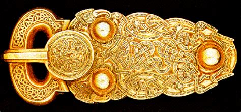 The Gold Buckle with Interlacing Beasts - A Study in Geometric Brilliance and Mythic Storytelling!