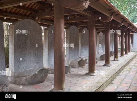 The Temple of Literature Stele! An Eloquent Tribute to Confucian Ideals and Exquisite Stone Carving